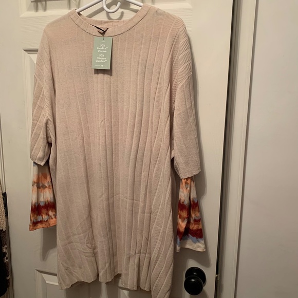 PLEATED VISCOSE SHORT SLEEVE TUNIC - Picture 6 of 7